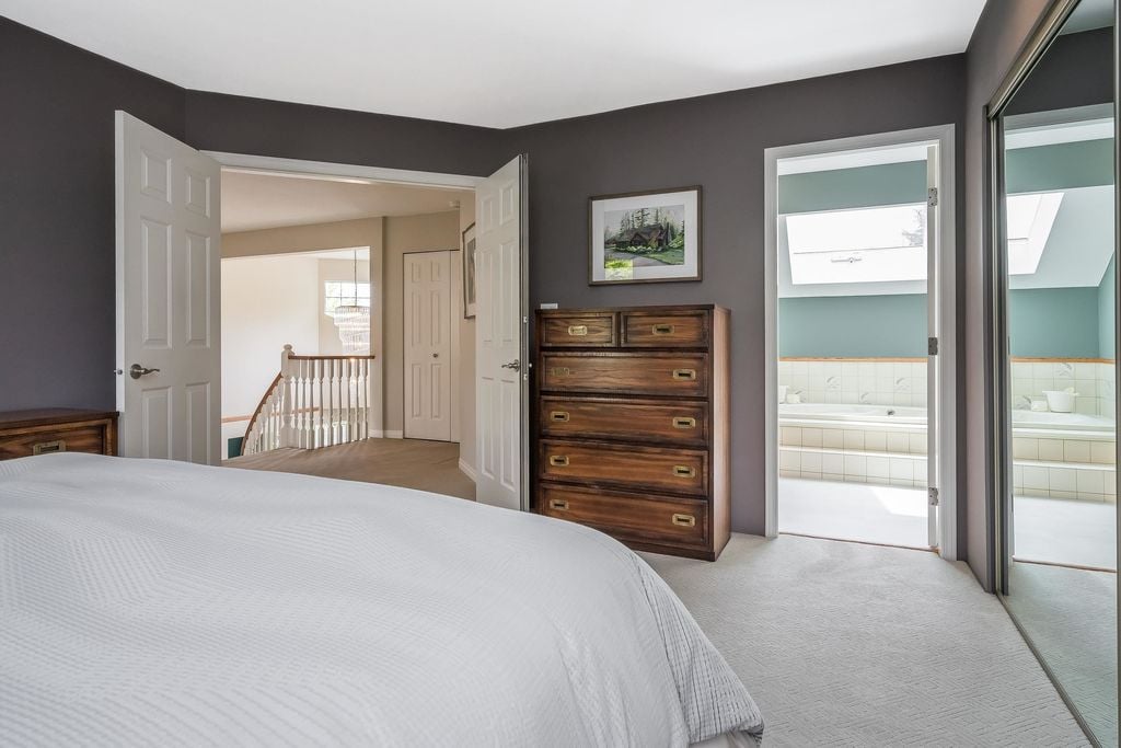24 Ravine Dr