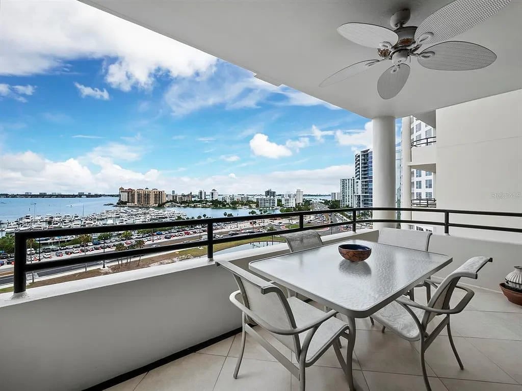 1255 N Gulfstream Ave APT 905