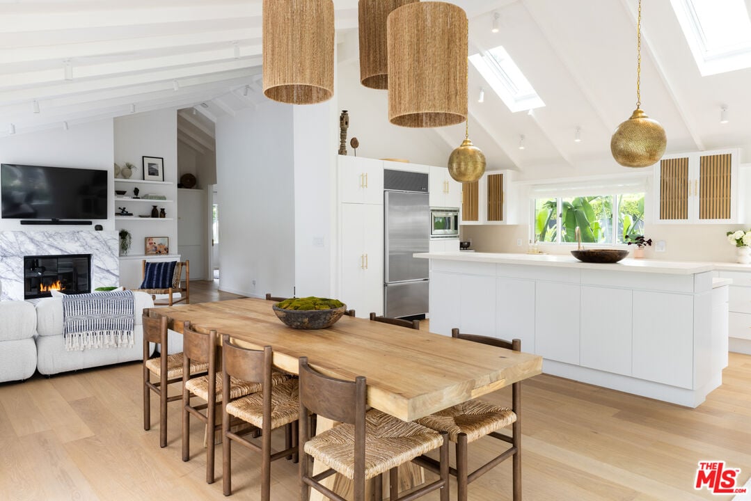 Echelon Pavilion, Grayfox St, 90265