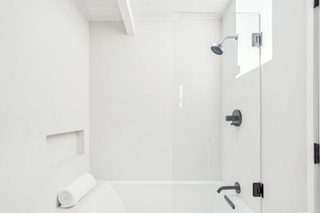 Sunset Crest Dr, 90046