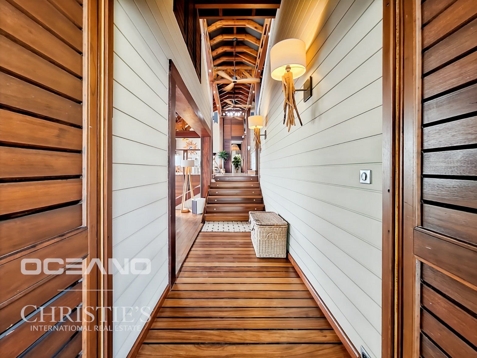 Magnificent sea-view villa + 3 bungalows