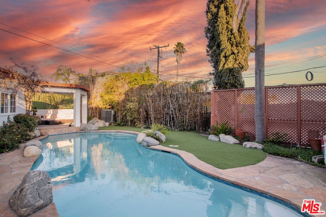 905 Berkeley St, 90403