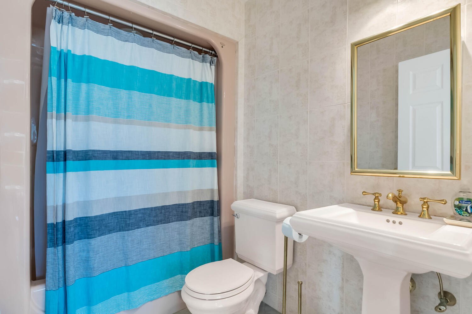 Summer Rental on the Oceanfront with Pool