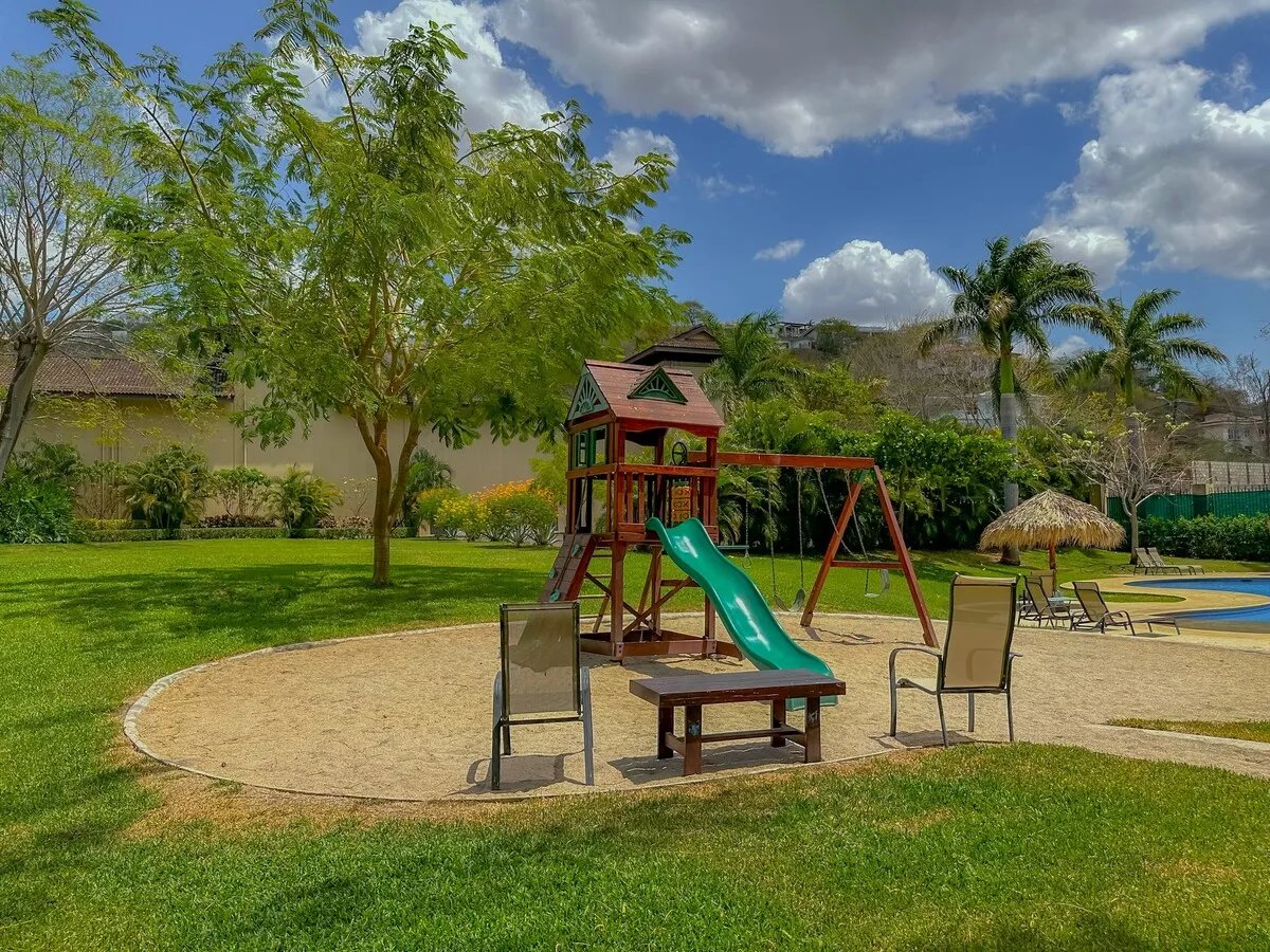 Ground Level Condo with a Yard