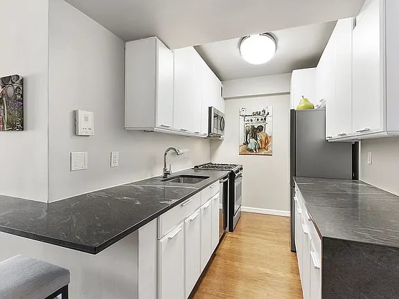 40 E 9th St, #12H
