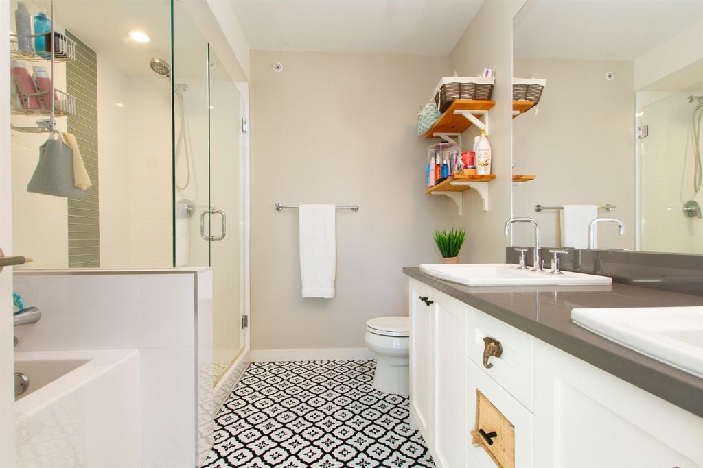 1220 Shannon Ln