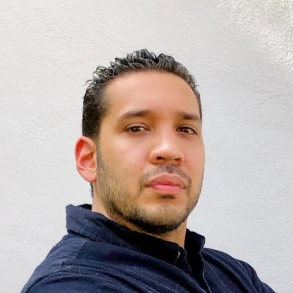 Gerardo Montiel Bellevue, WA Real Estate Agent Headshot