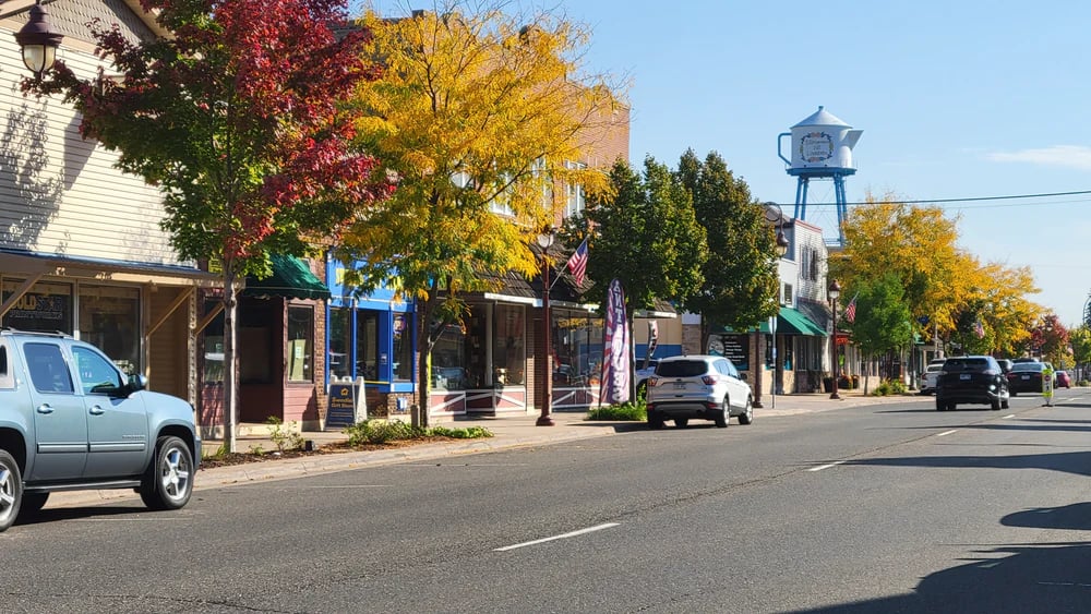 Living on North Center Lake: Homes, Cabins & Lifestyle