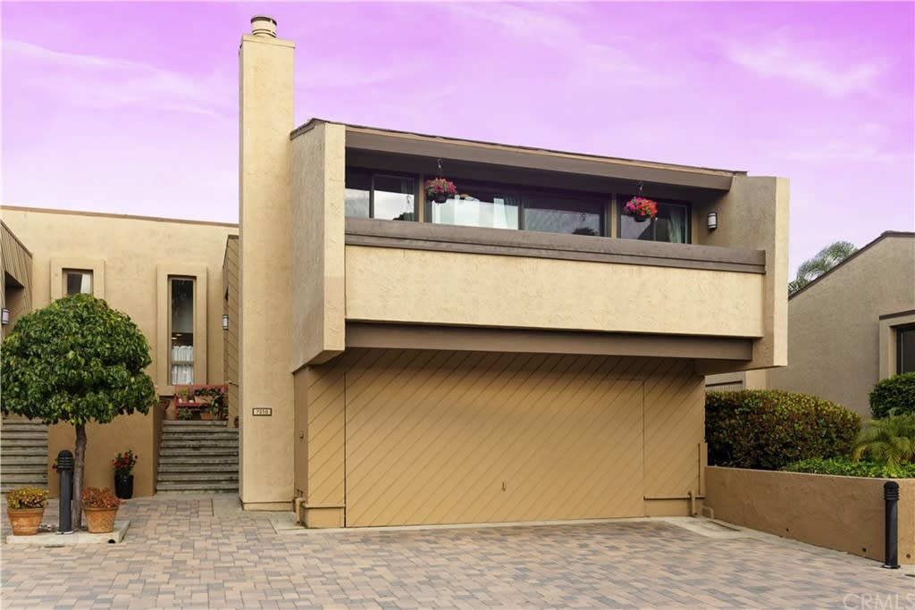 7210 Plaza De La Costa