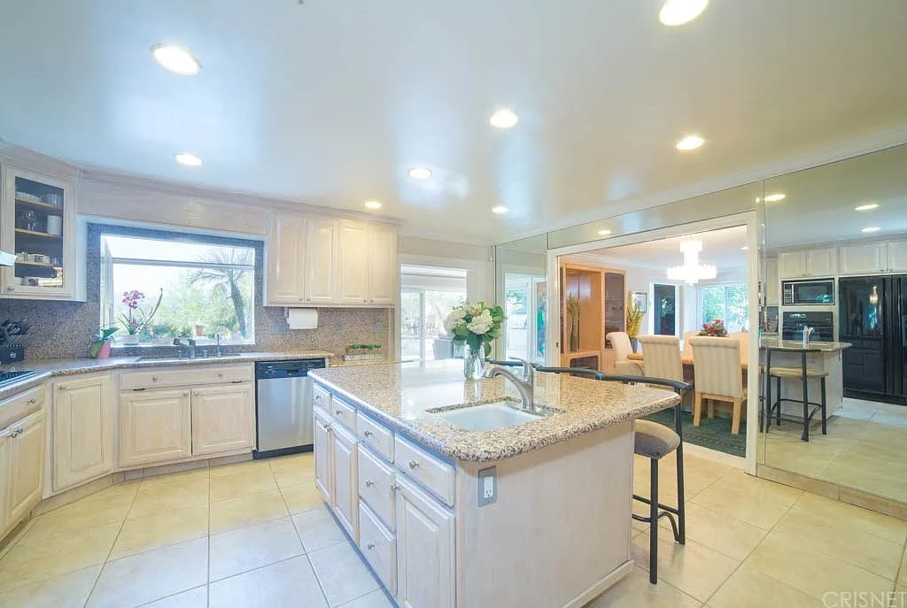 23516 Aetna St