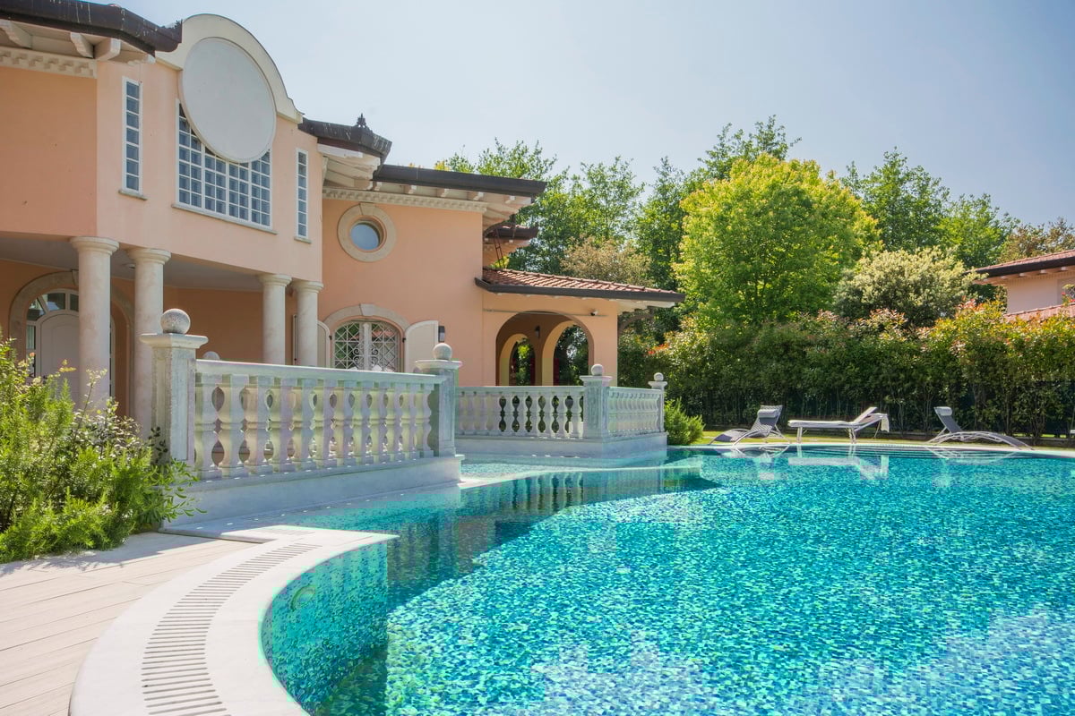 New Luxury Villa with Large Pool and Gardens in Forte dei Marmi