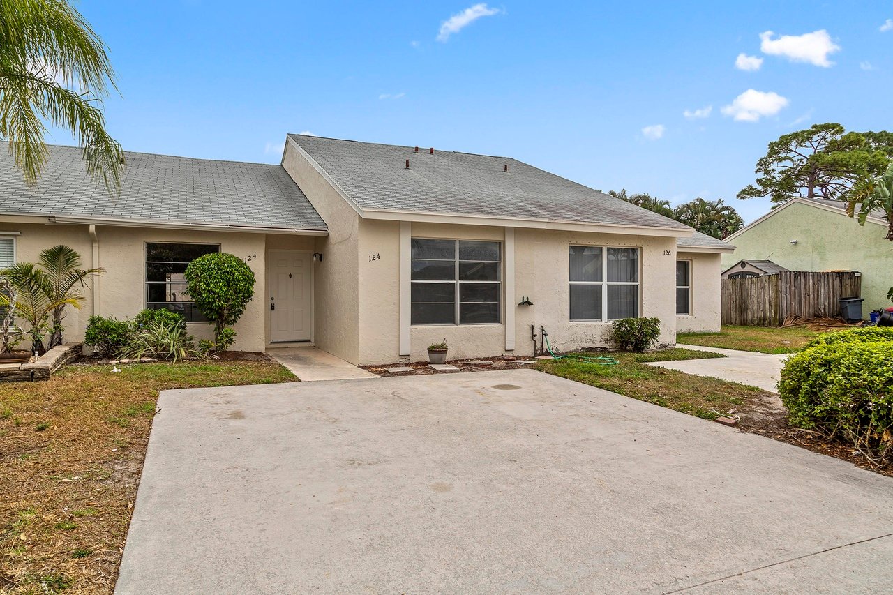 124 Oakwood Dr