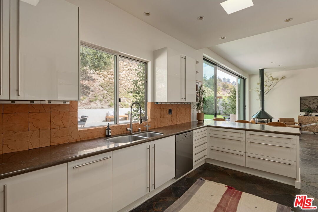 Northstar Pavilion, Amor Rd, 90046