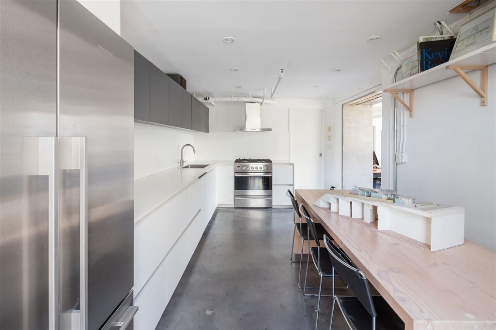 53 E Cordova St