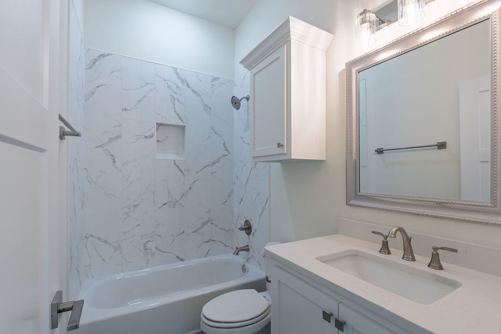 820 W Locust Street