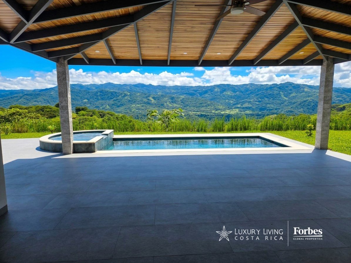 21578 - Contemporary residence with pool and jacuzzi in a gated community, Atenas