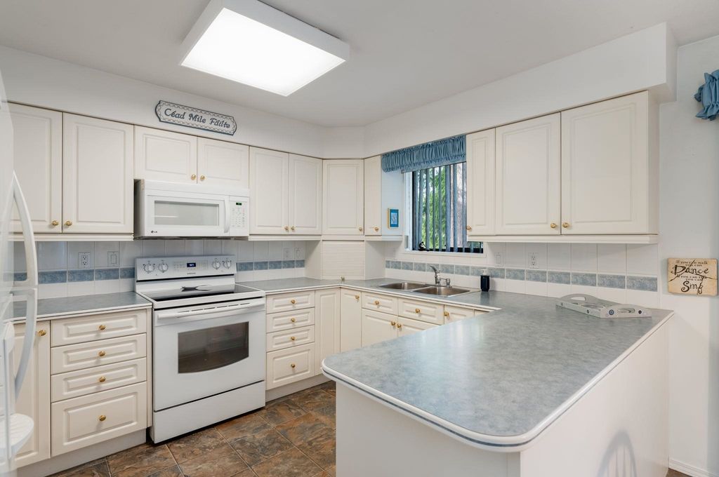 11487 Somerset Cres