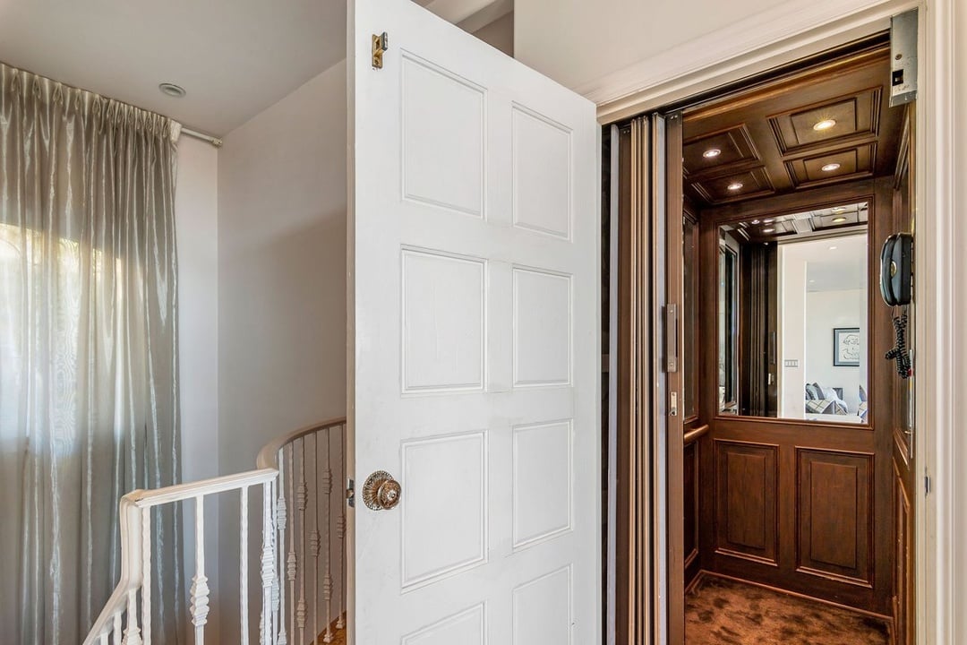 Mulholland Drive, 90068