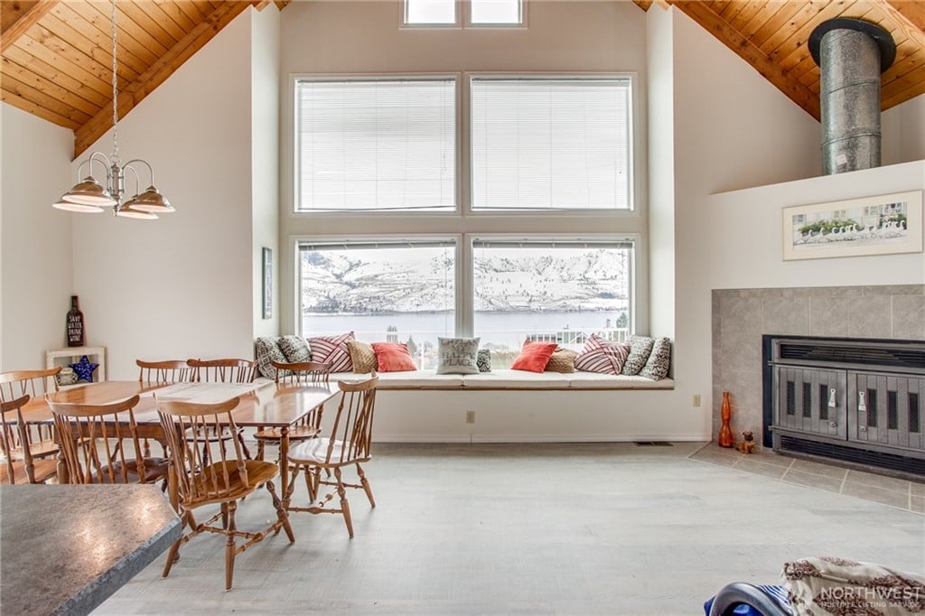 207 Riviera Dr