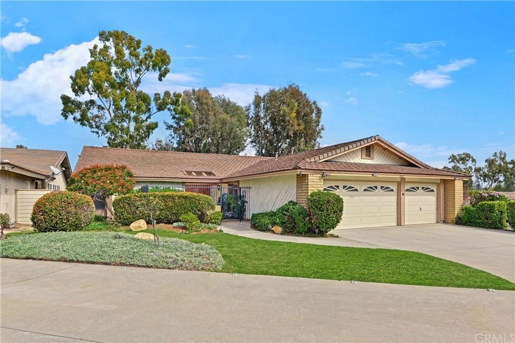 2421 Mountain Ridge Dr