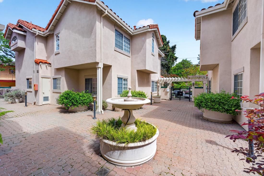 701 Woodside Way, #A