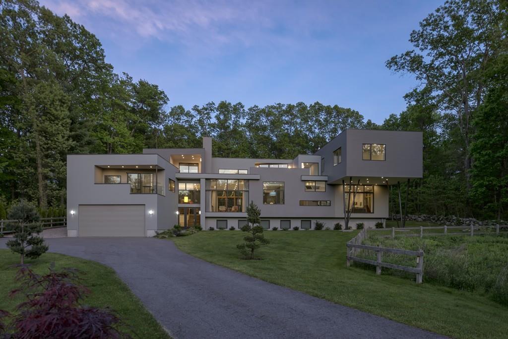 120 Governor Stoughton Ln
