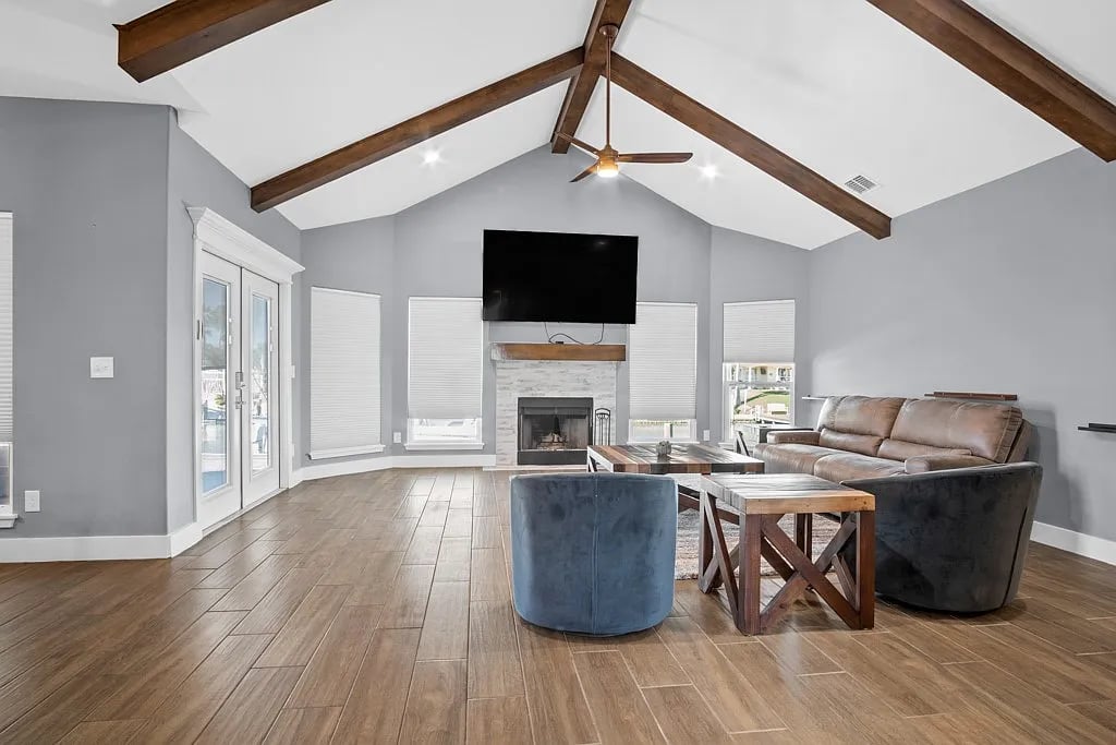 112 Dolphin Ct