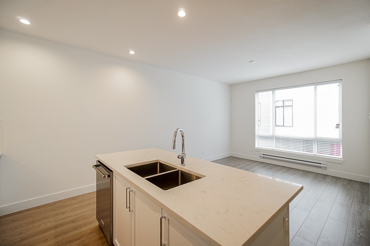 64-16433 19 Ave
