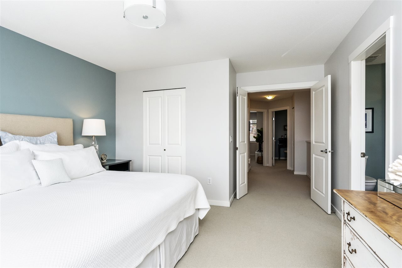 80-55 Hawthorn Dr