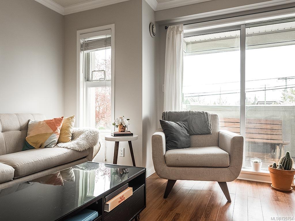 202-1536 Hillside Ave