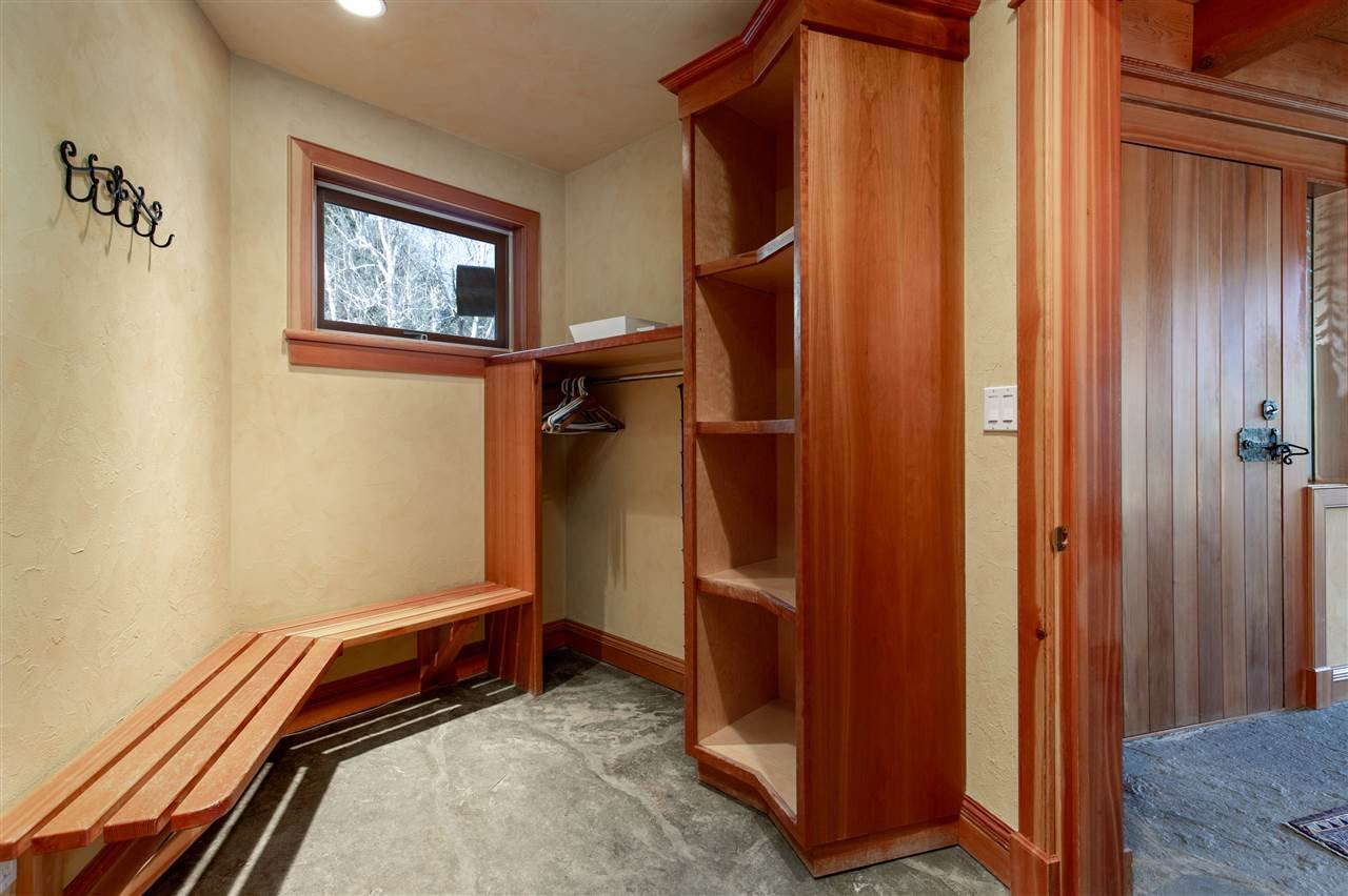 3231 Peak Dr