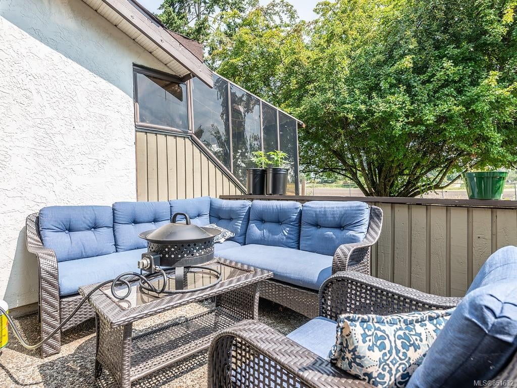 23-7751 E Saanich Rd