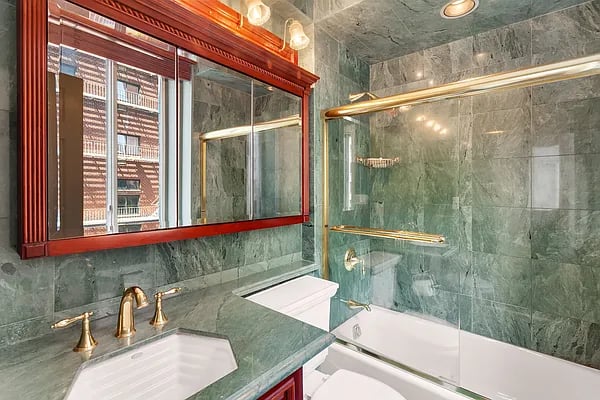 Yorkville Oasis