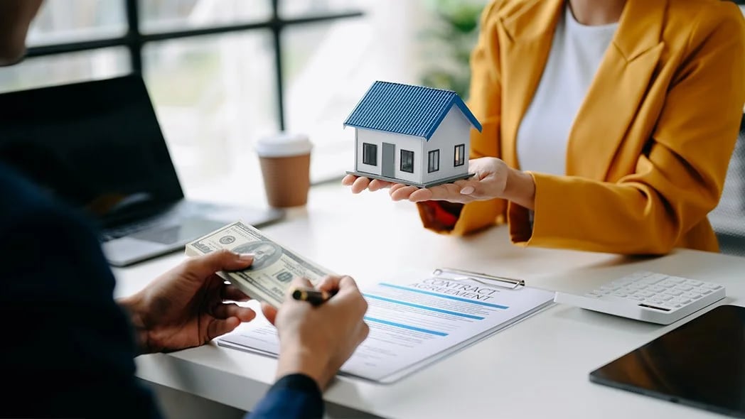 Should I Sell Before I Buy in Atlanta? A Decision Guide for Move-Up and Downsizing Homeowners