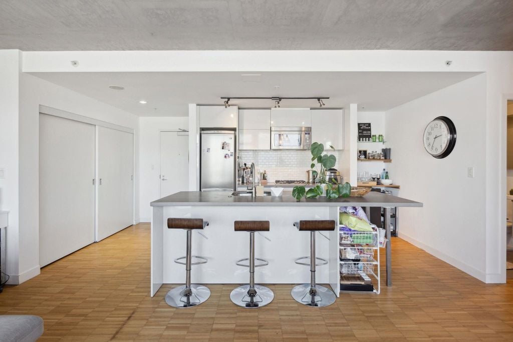 128 W Cordova St, #1601