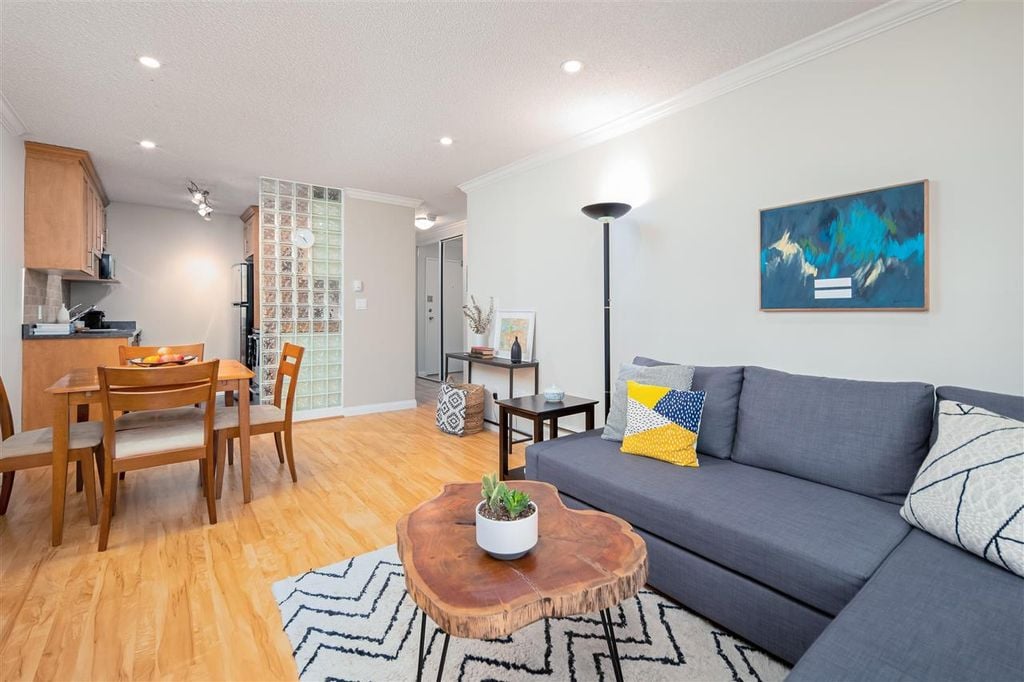 2033 W 7th Ave, #202