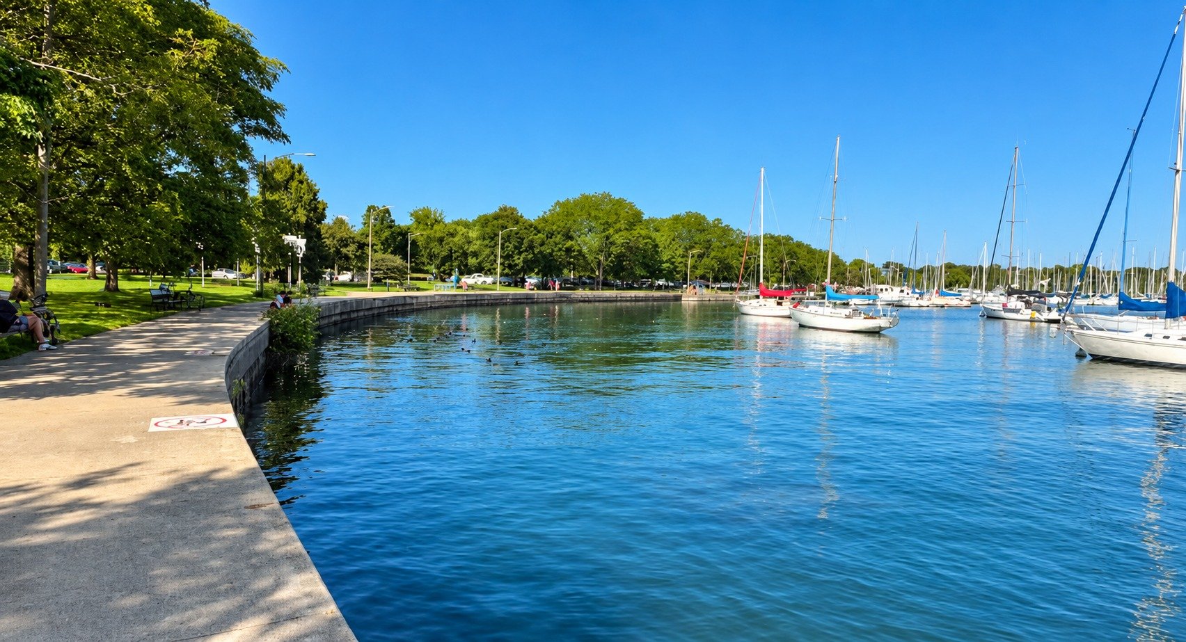 Lakefront walkway along Montrose Harbor near Buena Park, Chicago