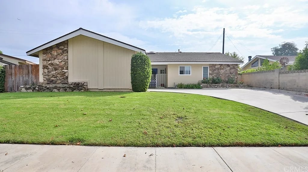 2633 Oakmont Ave