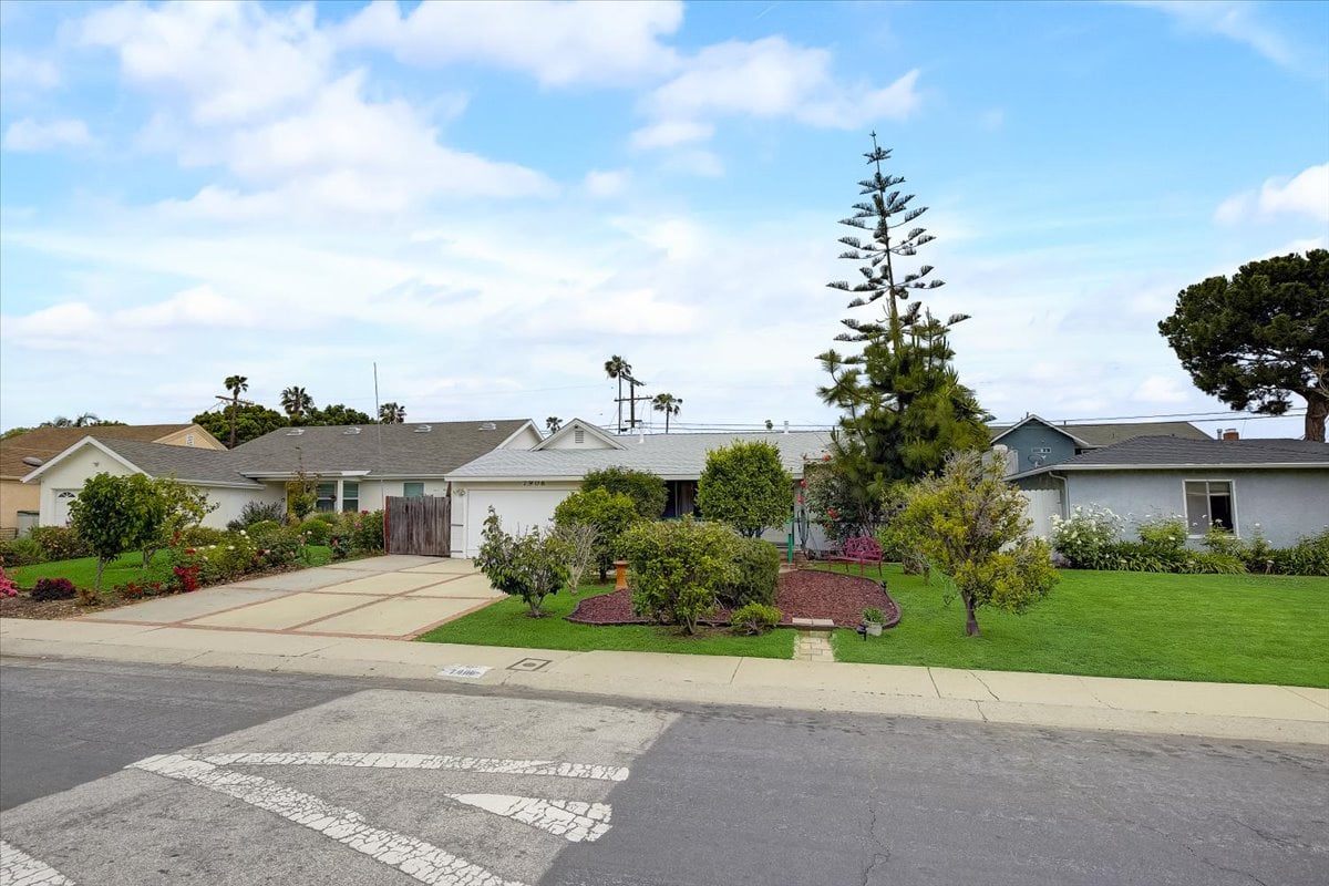 7906 Kittyhawk Ave