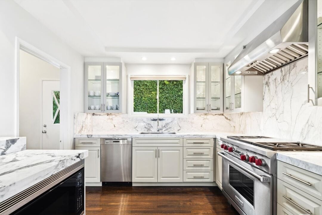 Sierra Mar Dr, 90069