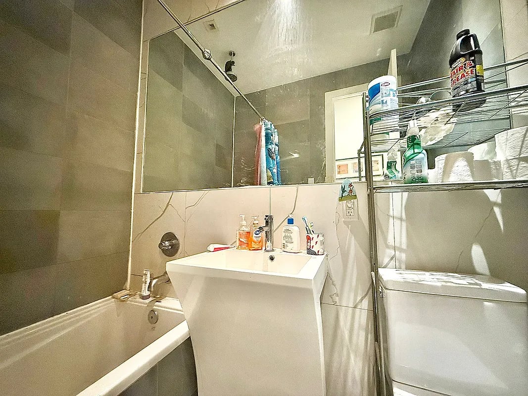 184 Suydam St 2L