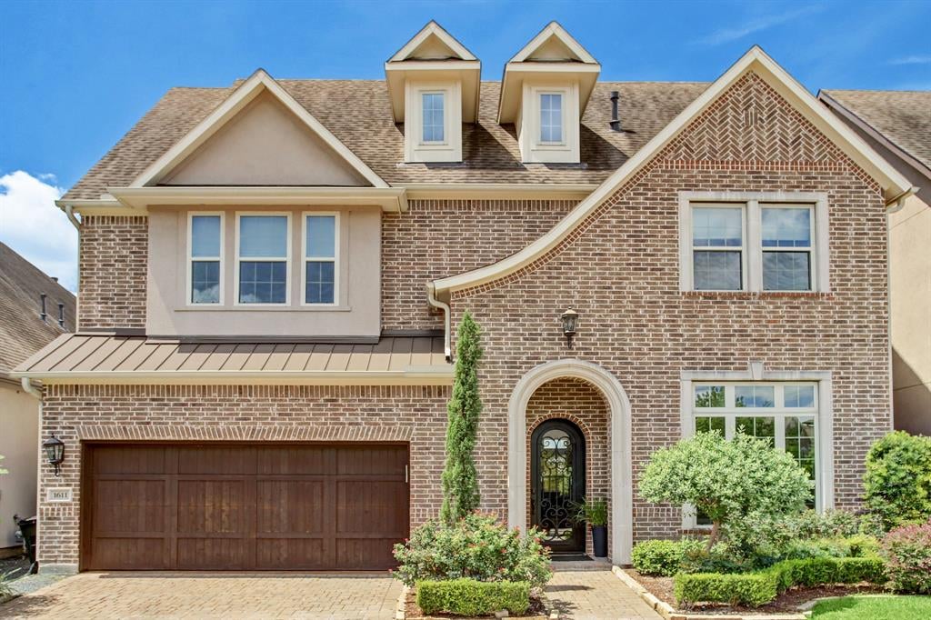 1611 Pinot Cir
