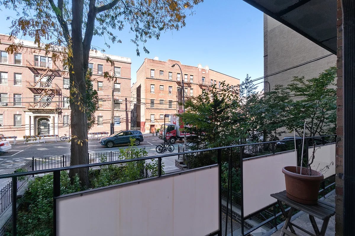 31-23 Crescent St #1D