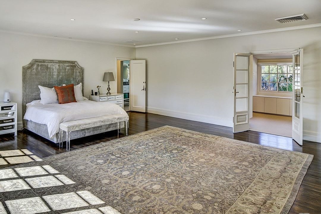 Benedict Canyon Dr, 90210