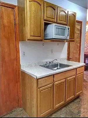 402 East 69th St #10