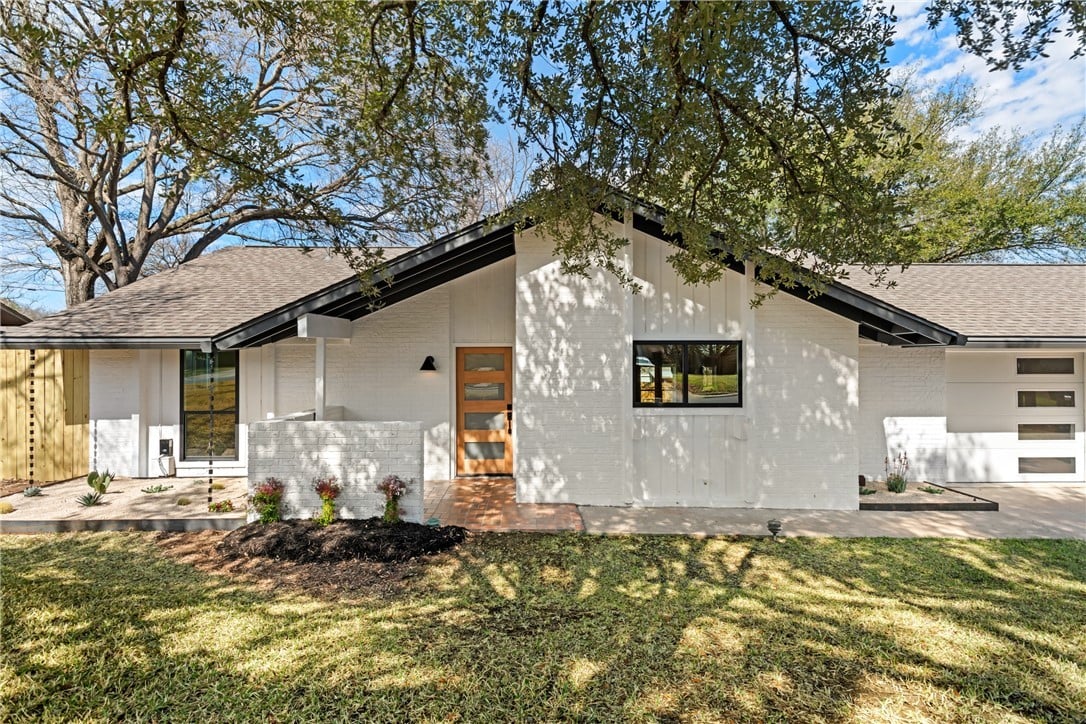 2206 Monarch Dr
