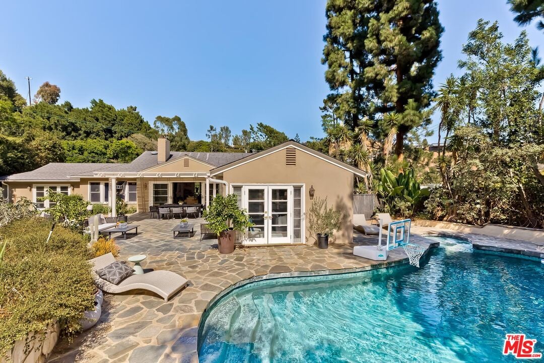 2277 Betty Ln