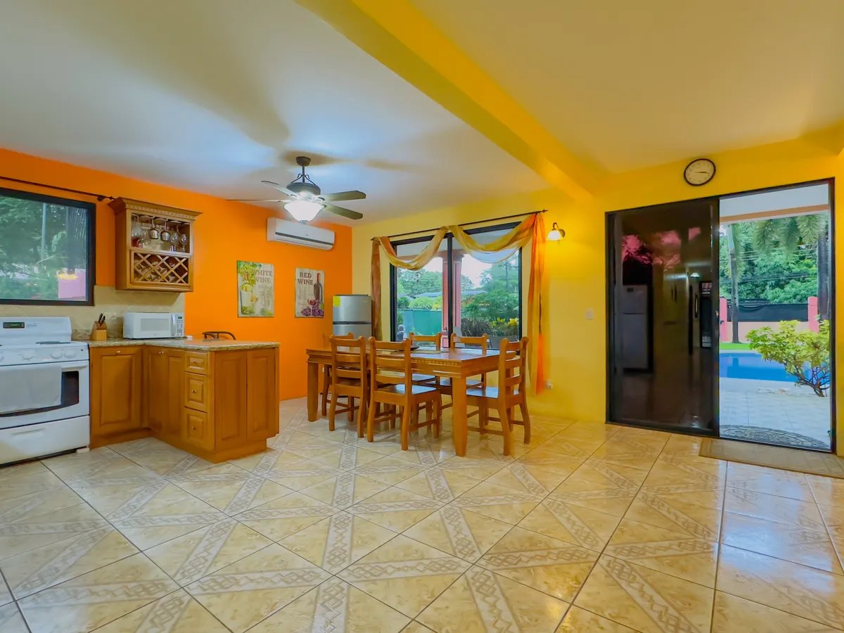 Spacious Living Near Town and Beach