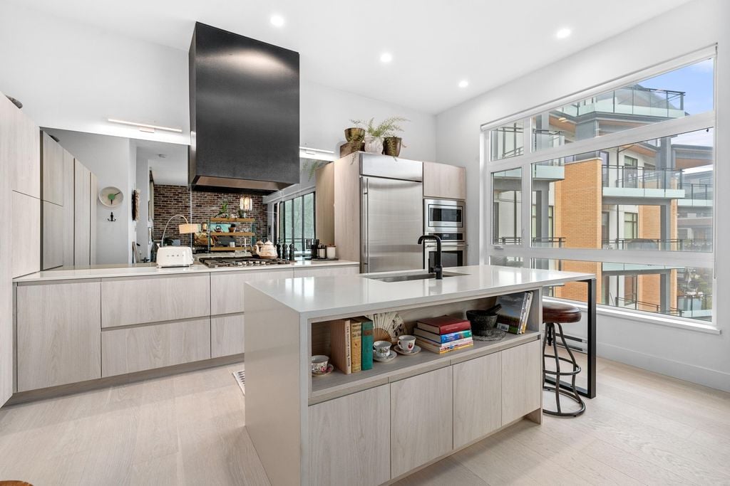 300 Salter St, #310