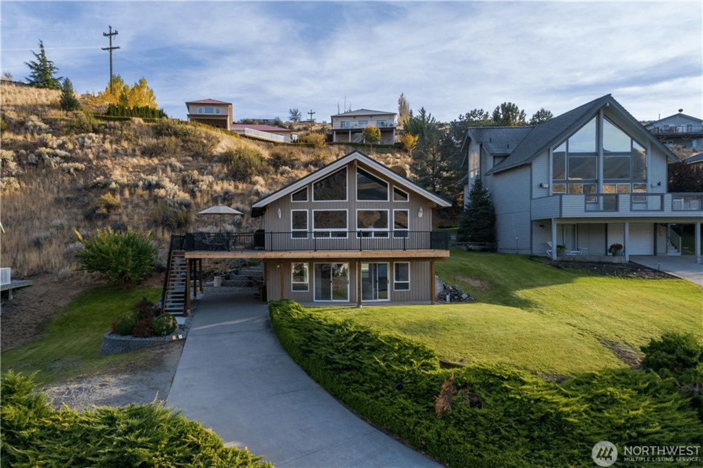 270 W Beach Dr